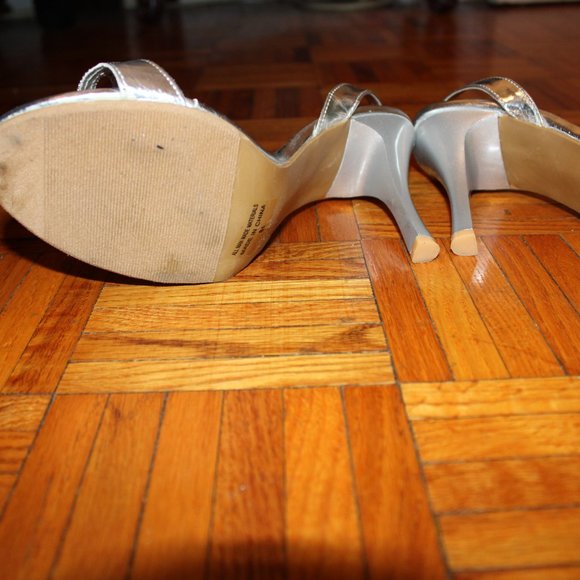 Silver high heeled opened back opened toed shoe - Picture 3 of 4